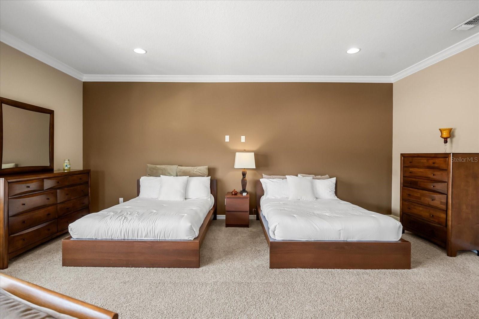STEEPLE CHASE - Residential