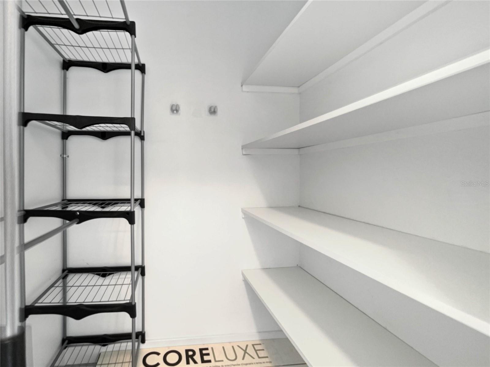 TROPICAL COURTS - Residential