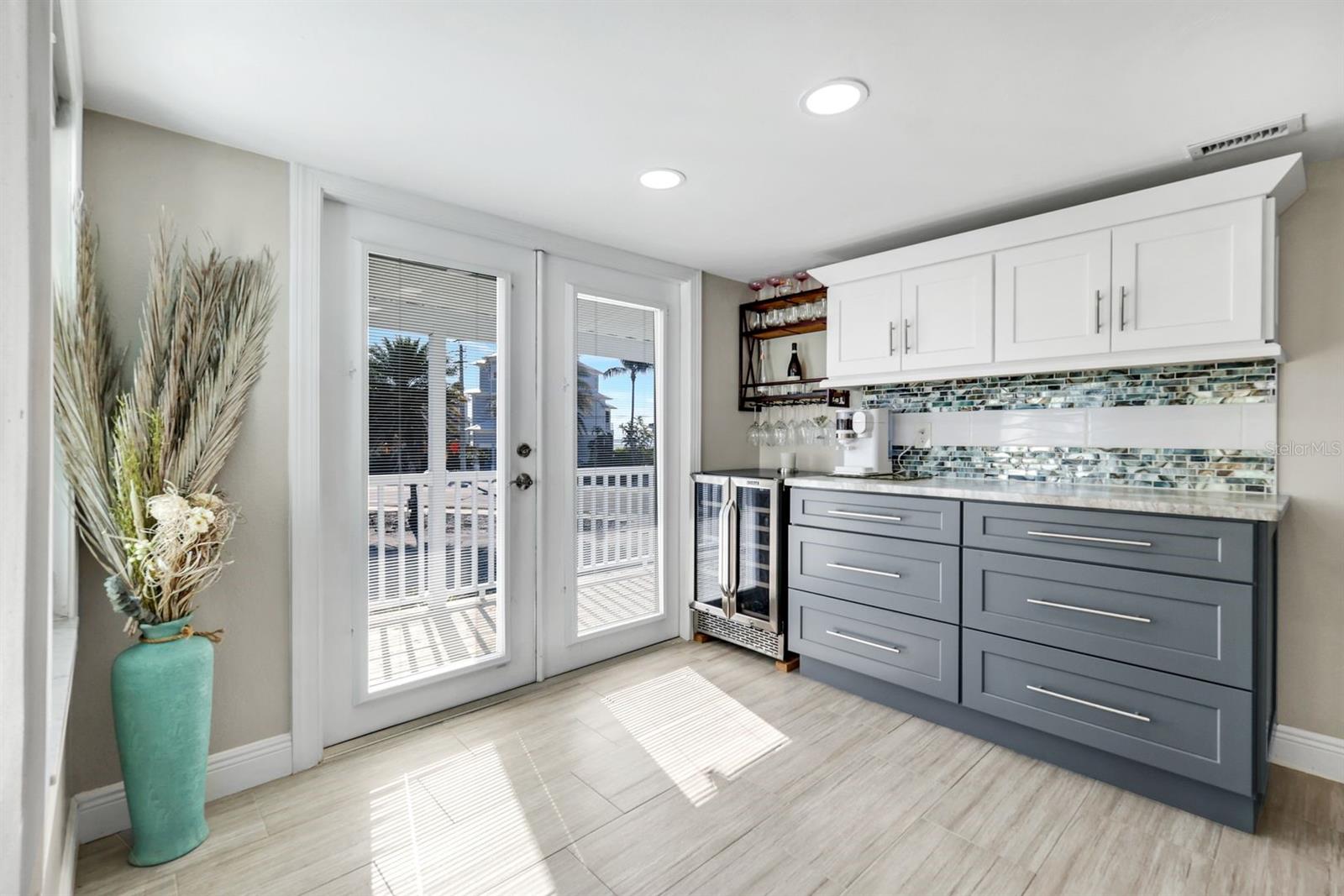 LAGUNA SHORES - Residential