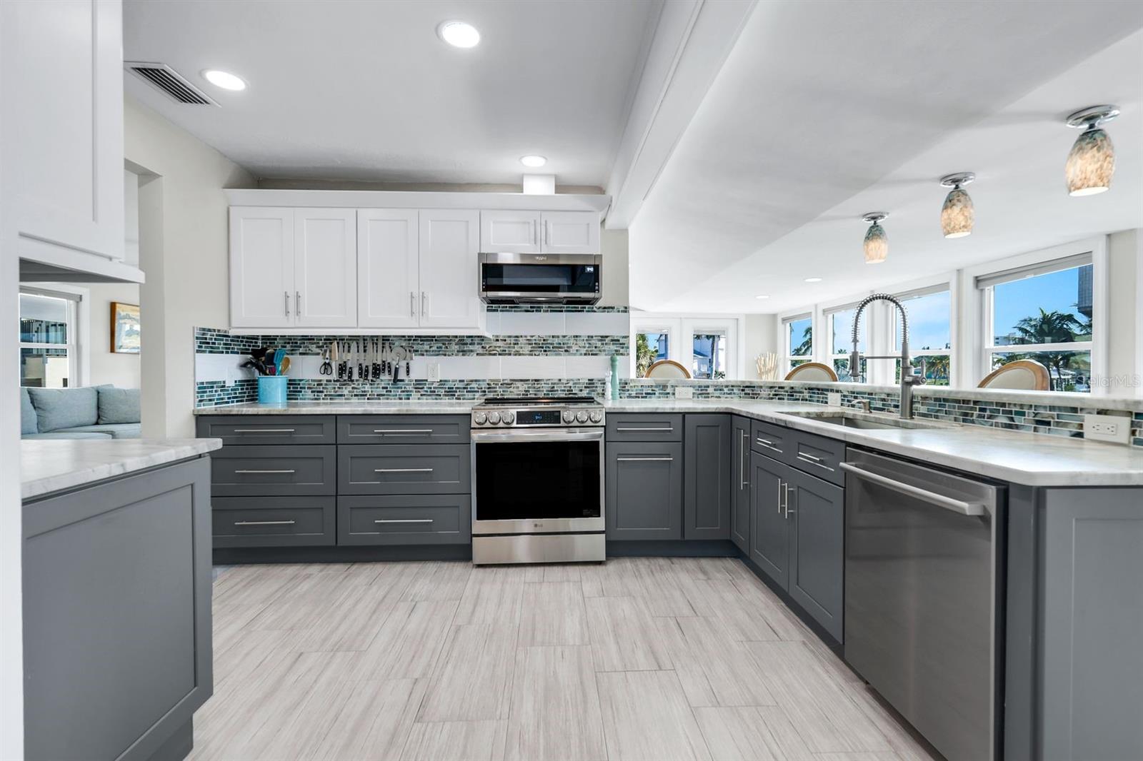 LAGUNA SHORES - Residential