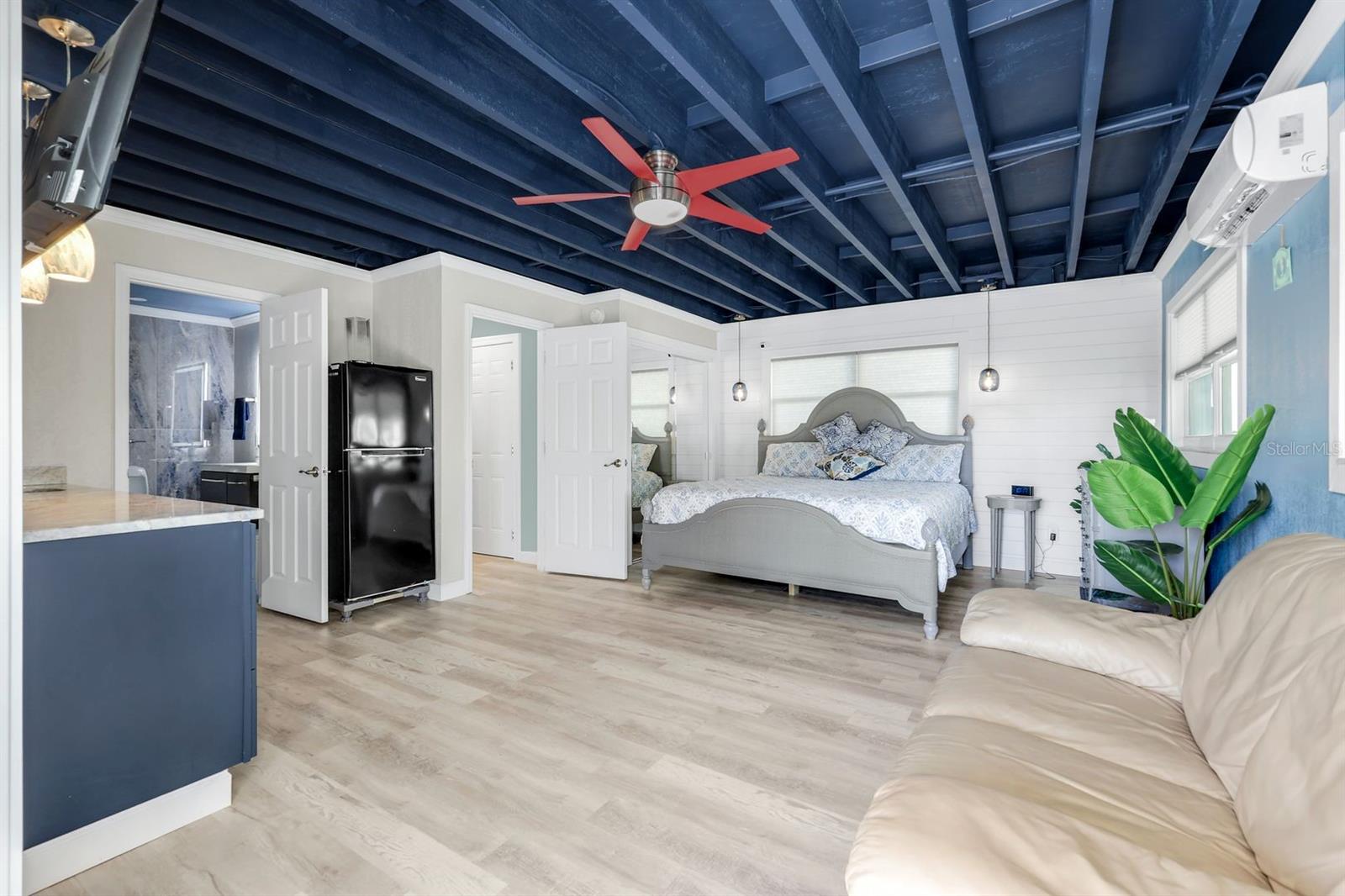 LAGUNA SHORES - Residential