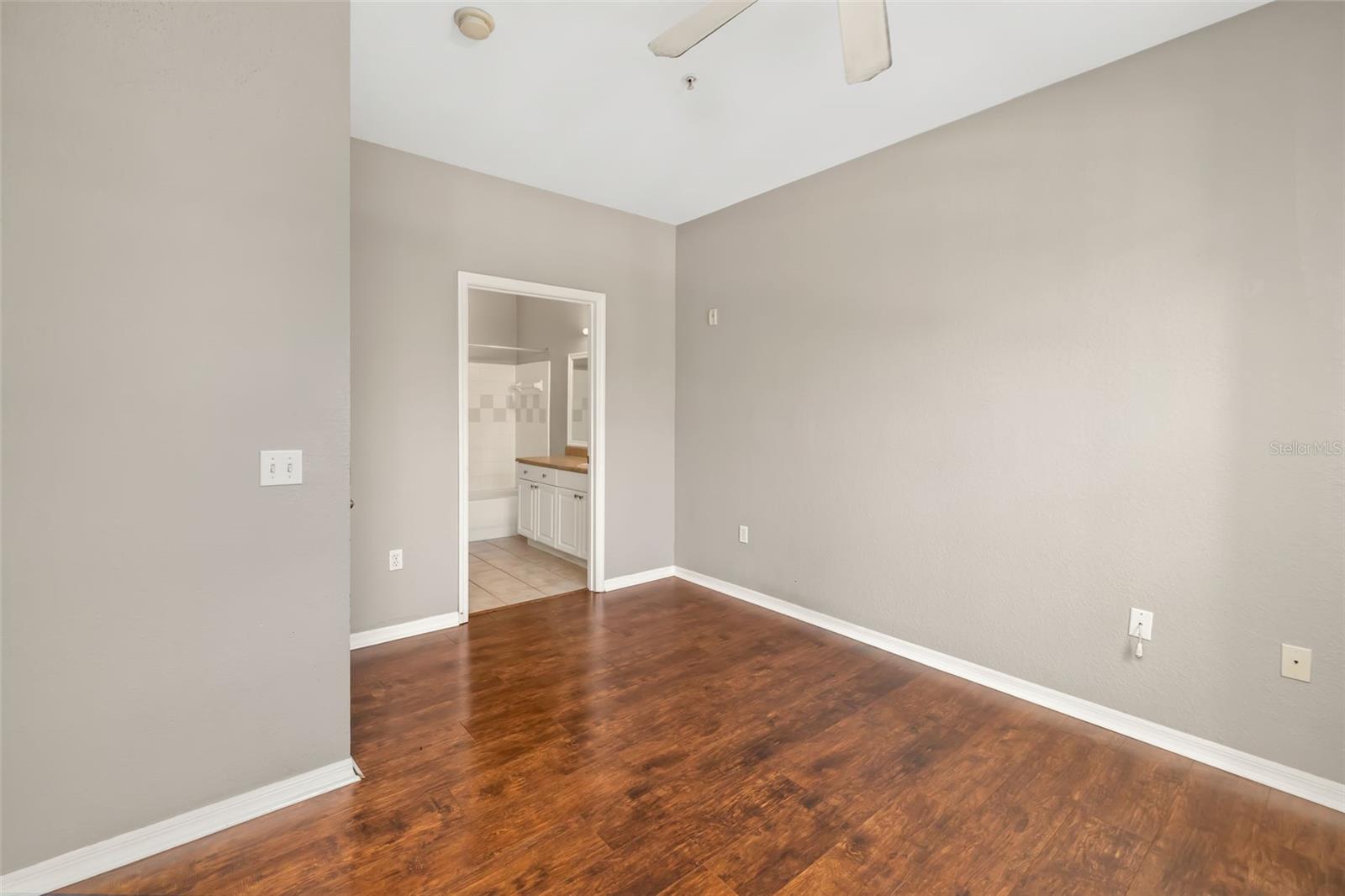 ADMIRALS WALK - Residential