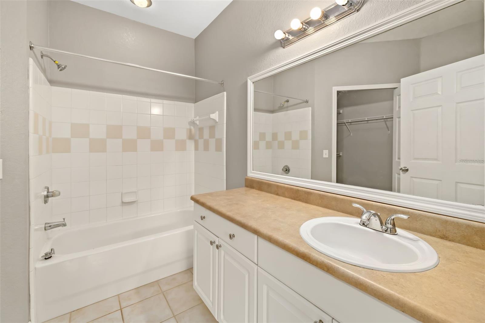 ADMIRALS WALK - Residential