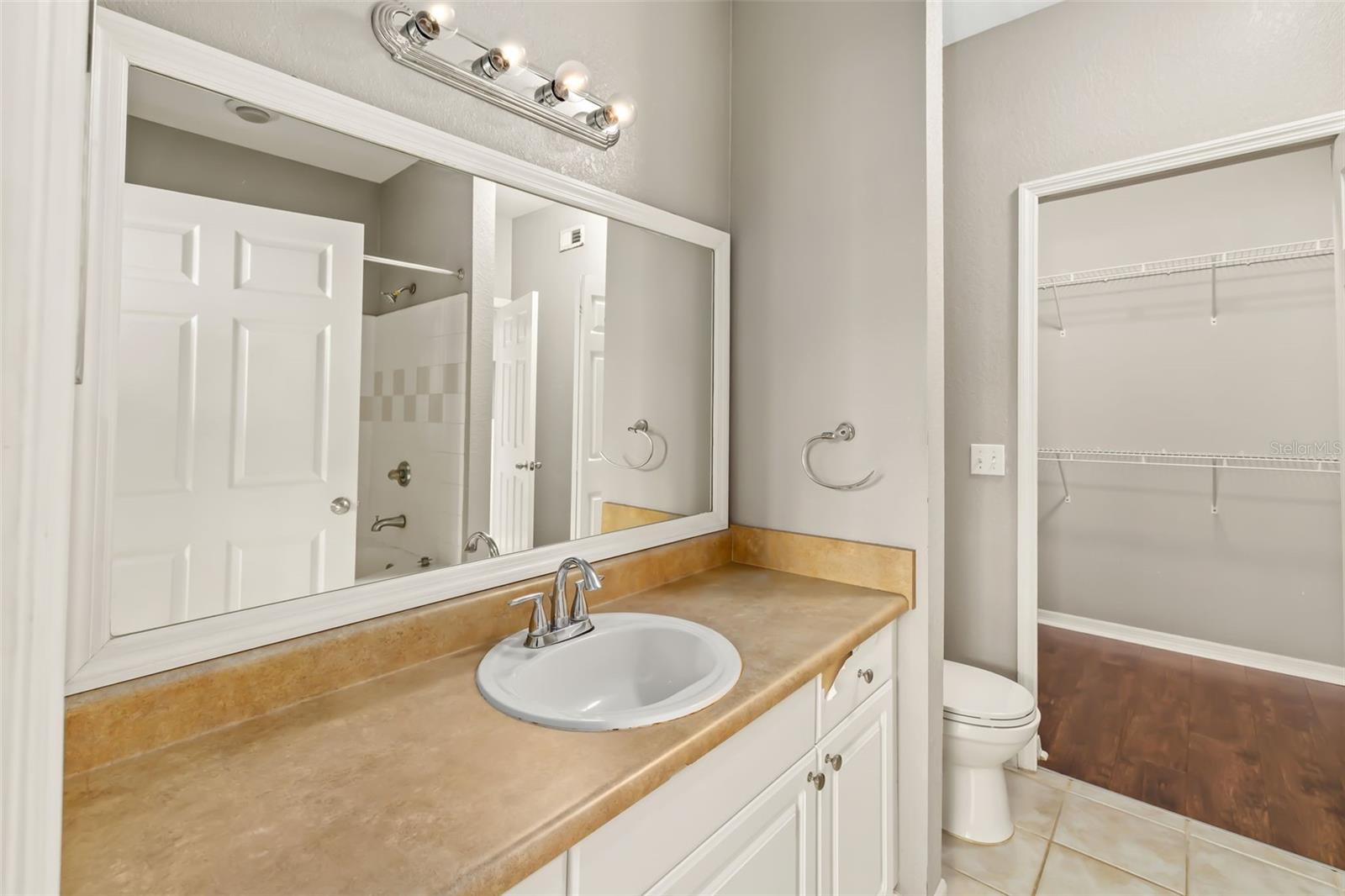 ADMIRALS WALK - Residential