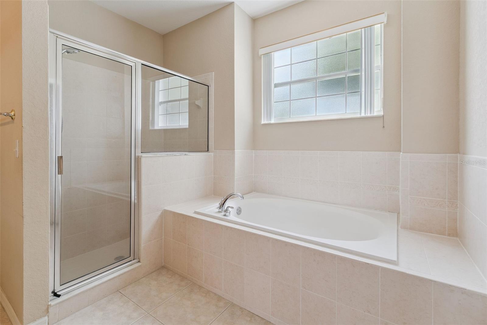 DINNER LAKE SHORES PH 03 - Residential