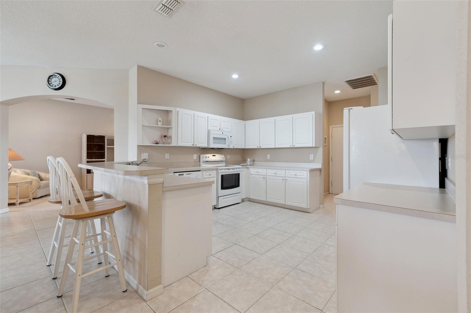 DINNER LAKE SHORES PH 03 - Residential