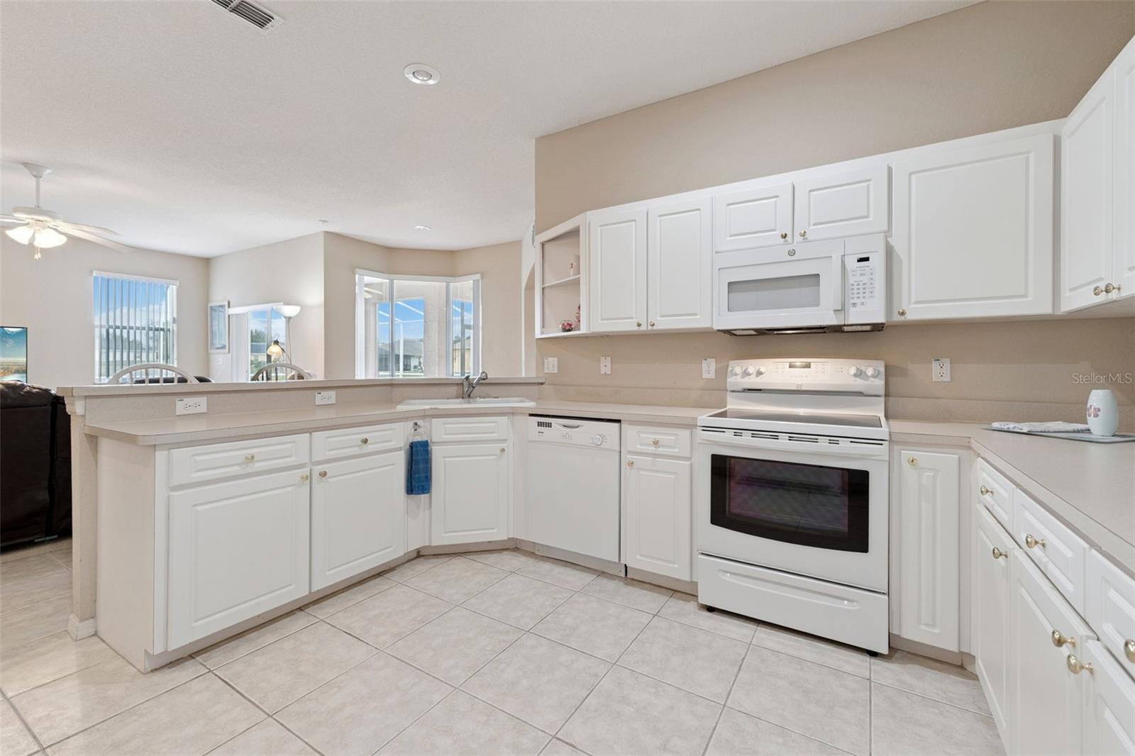 DINNER LAKE SHORES PH 03 - Residential