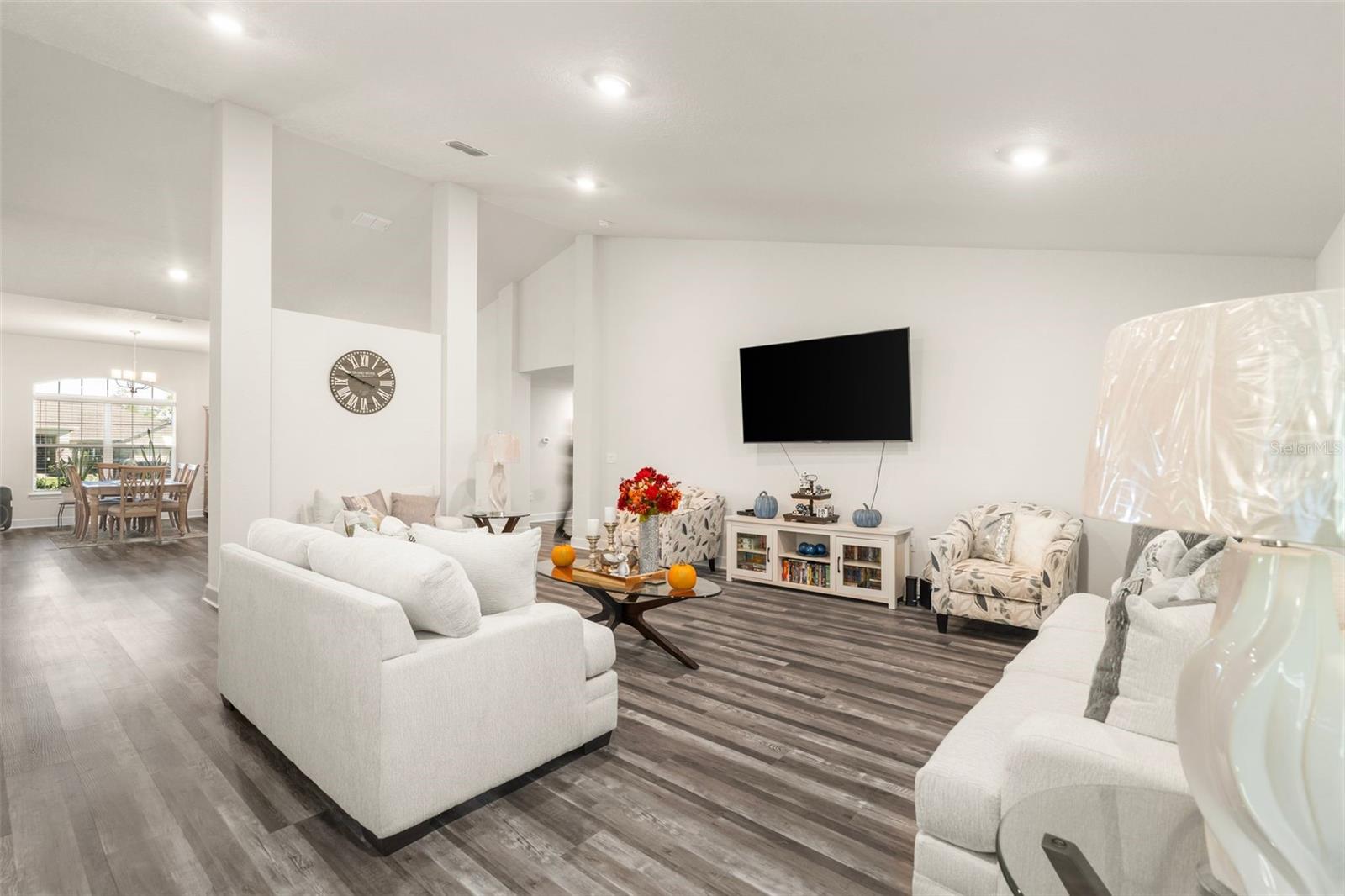 DORCHESTER ESTATES - Residential