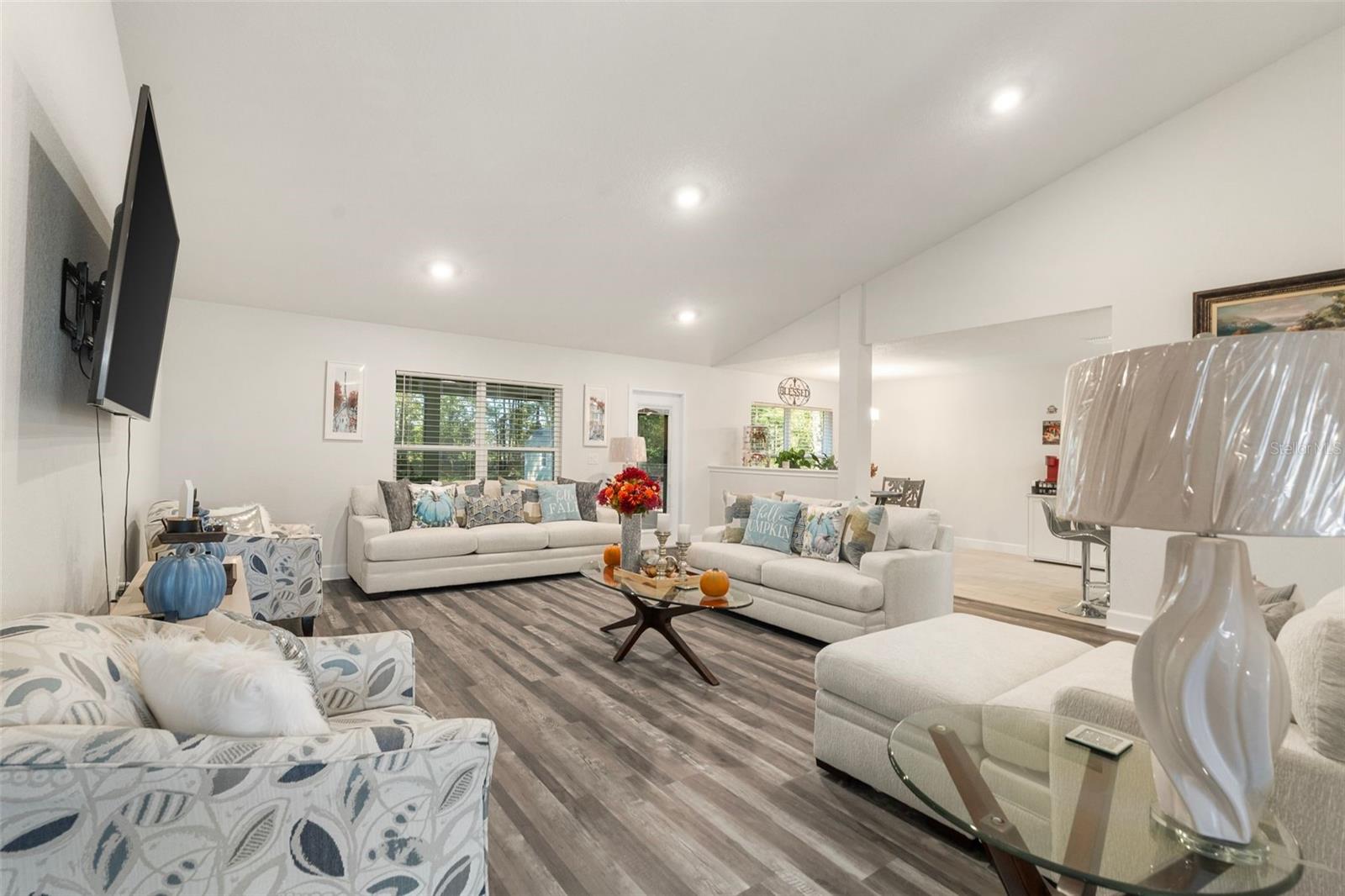 DORCHESTER ESTATES - Residential