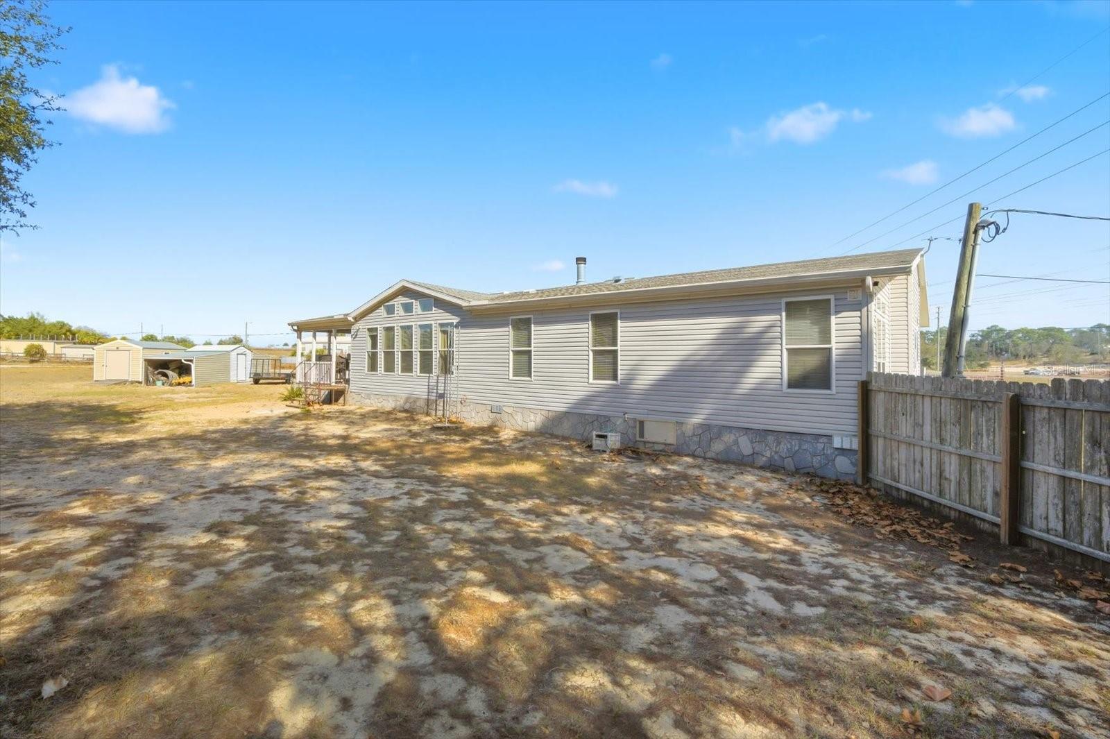 ROYAL HILLS - Residential