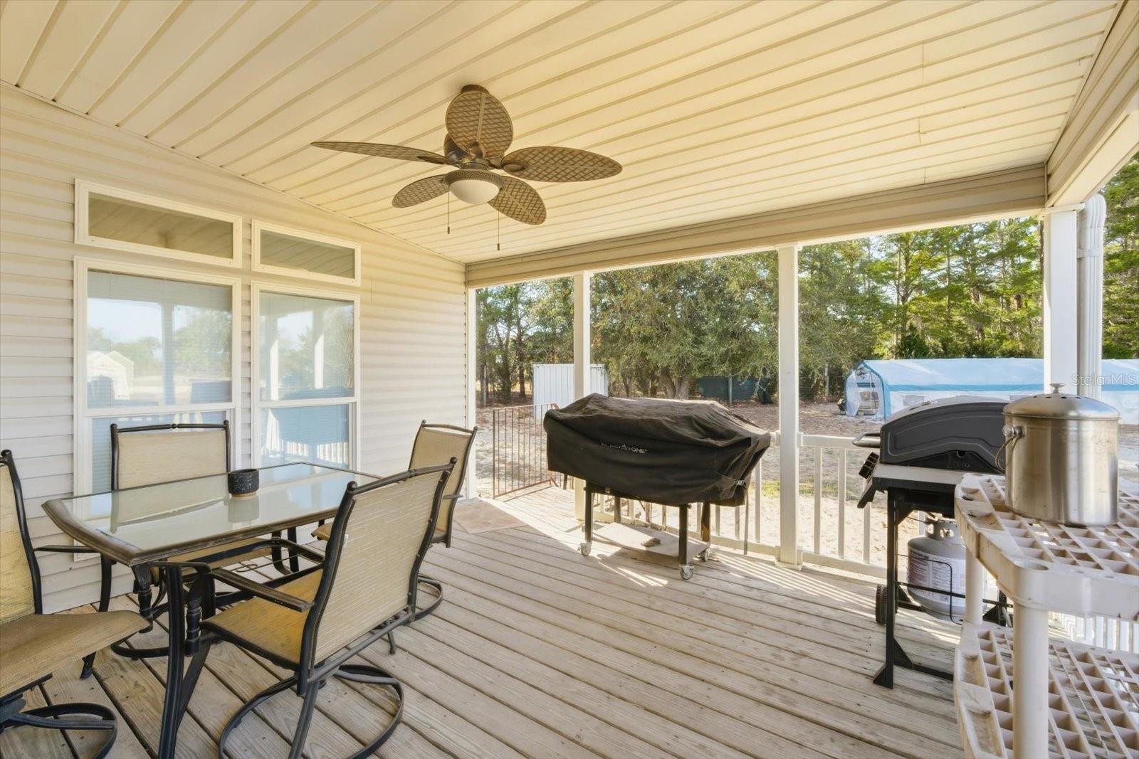 ROYAL HILLS - Residential