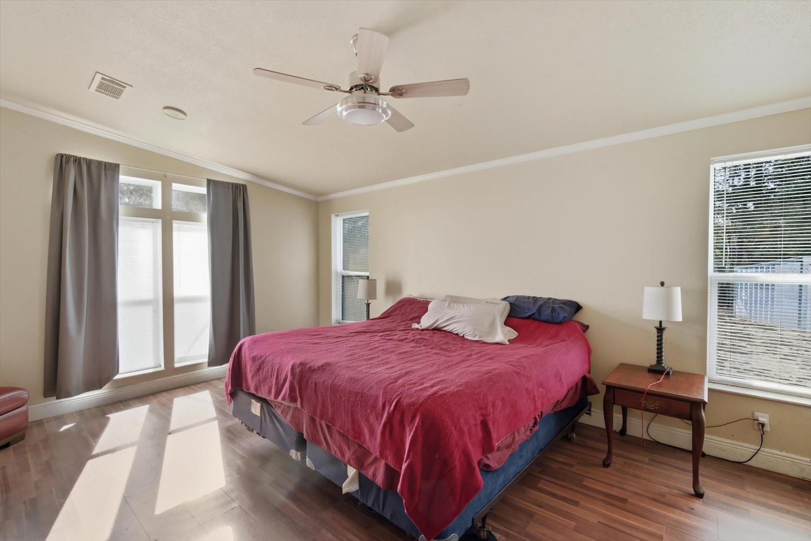 ROYAL HILLS - Residential