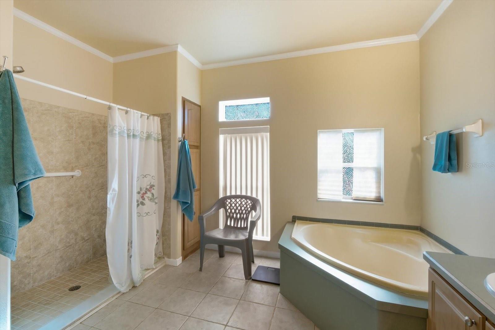 ROYAL HILLS - Residential