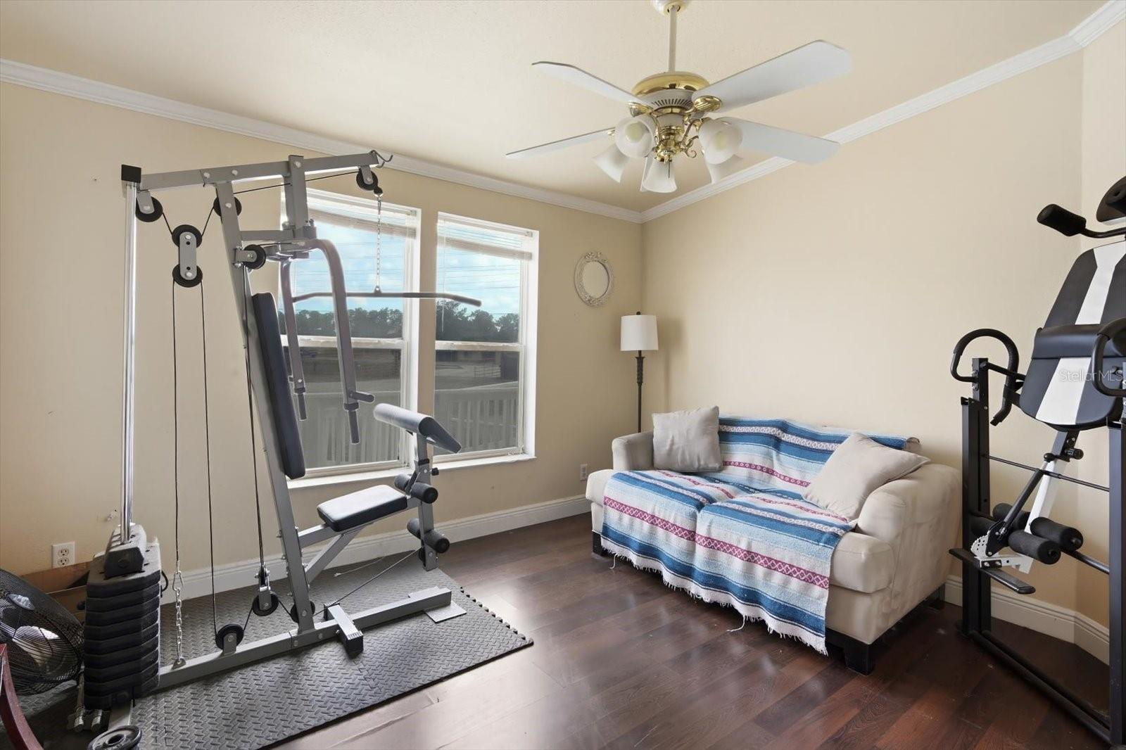 ROYAL HILLS - Residential