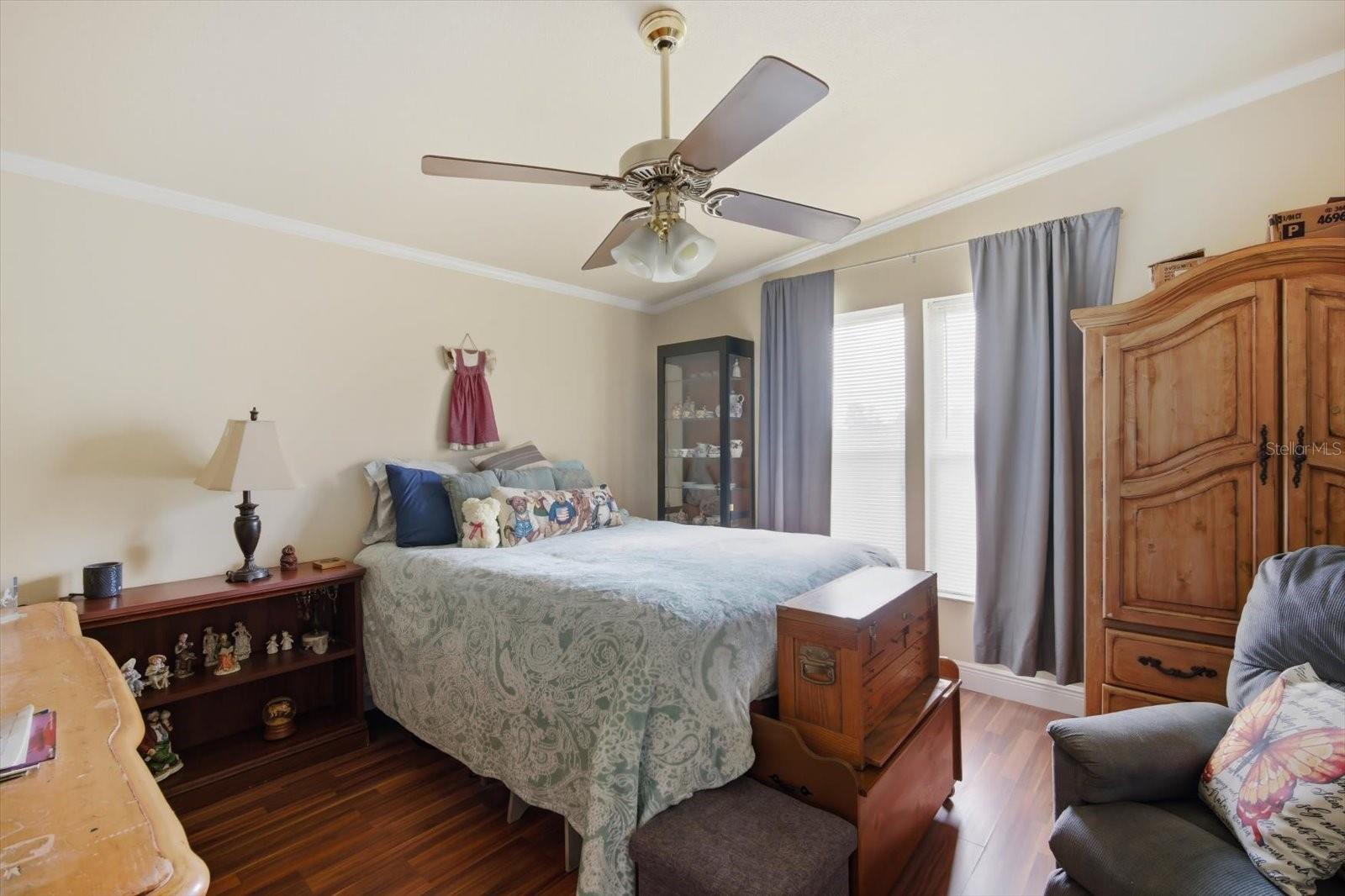 ROYAL HILLS - Residential