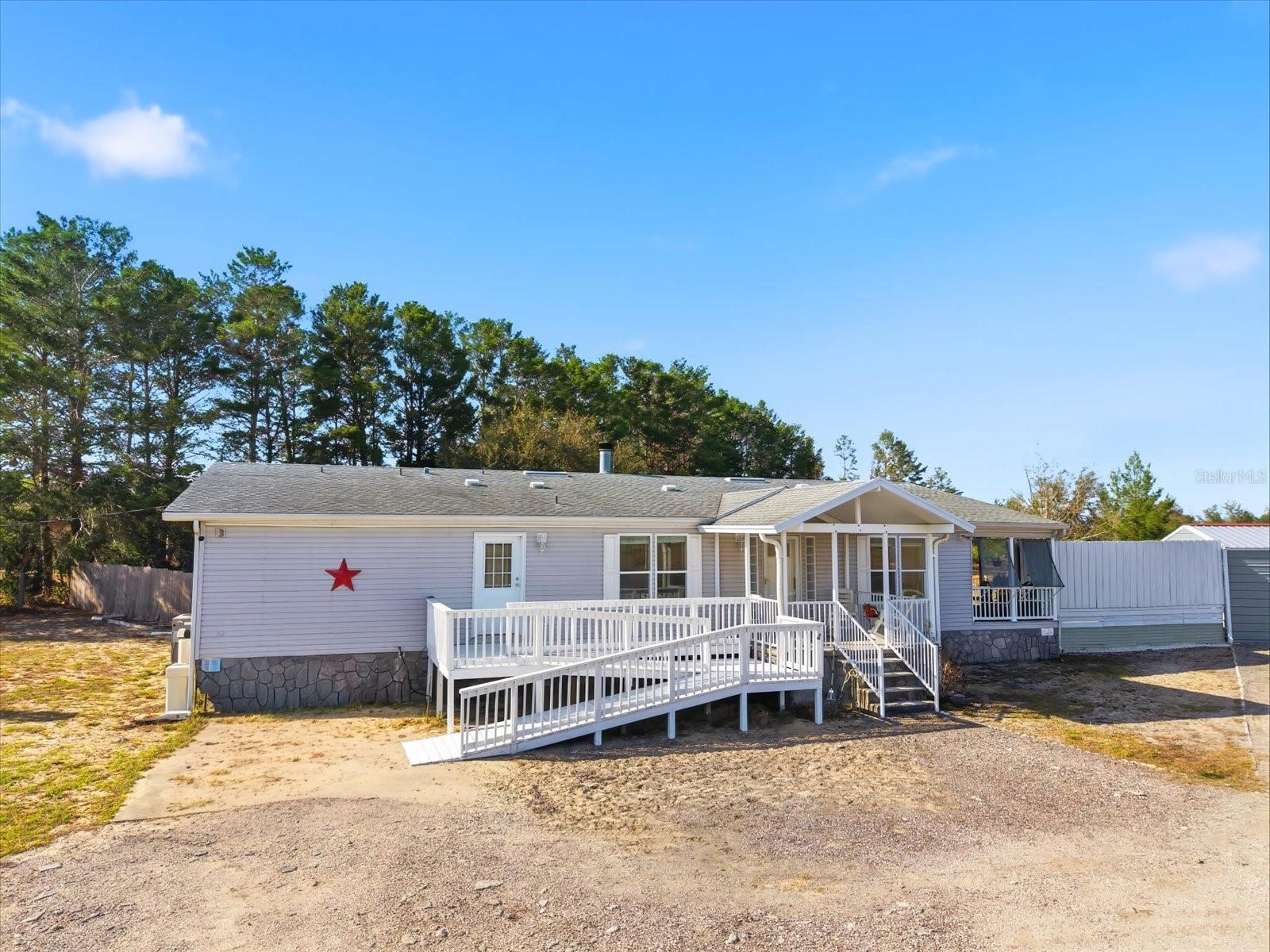 ROYAL HILLS - Residential