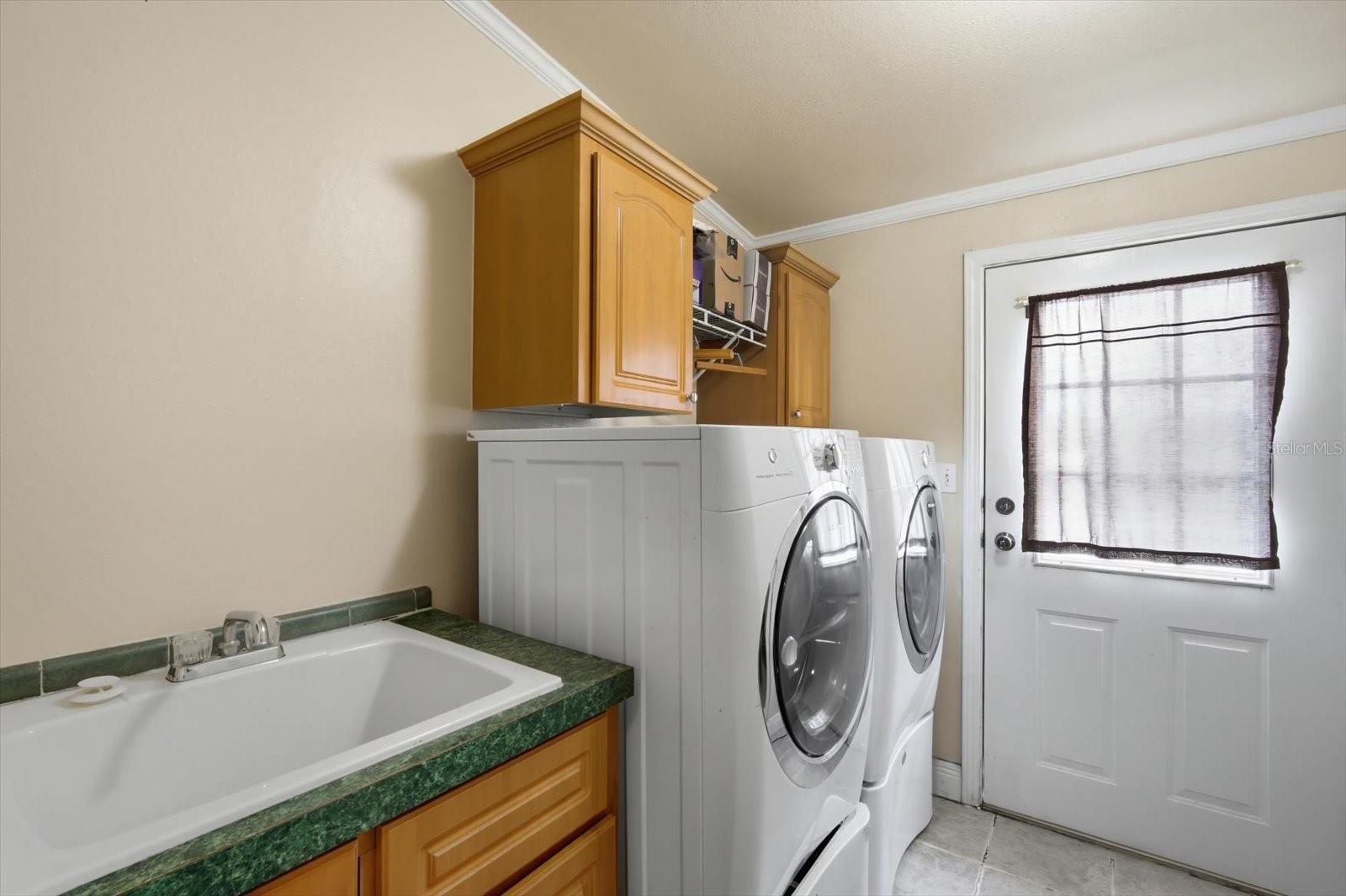 ROYAL HILLS - Residential