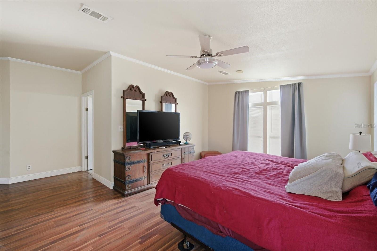 ROYAL HILLS - Residential