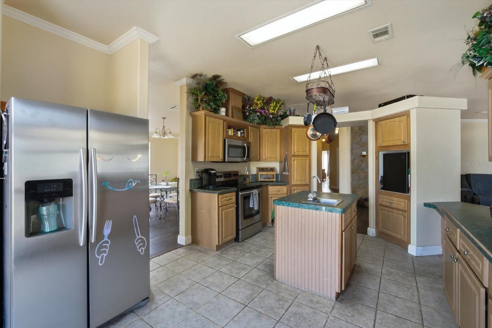 ROYAL HILLS - Residential