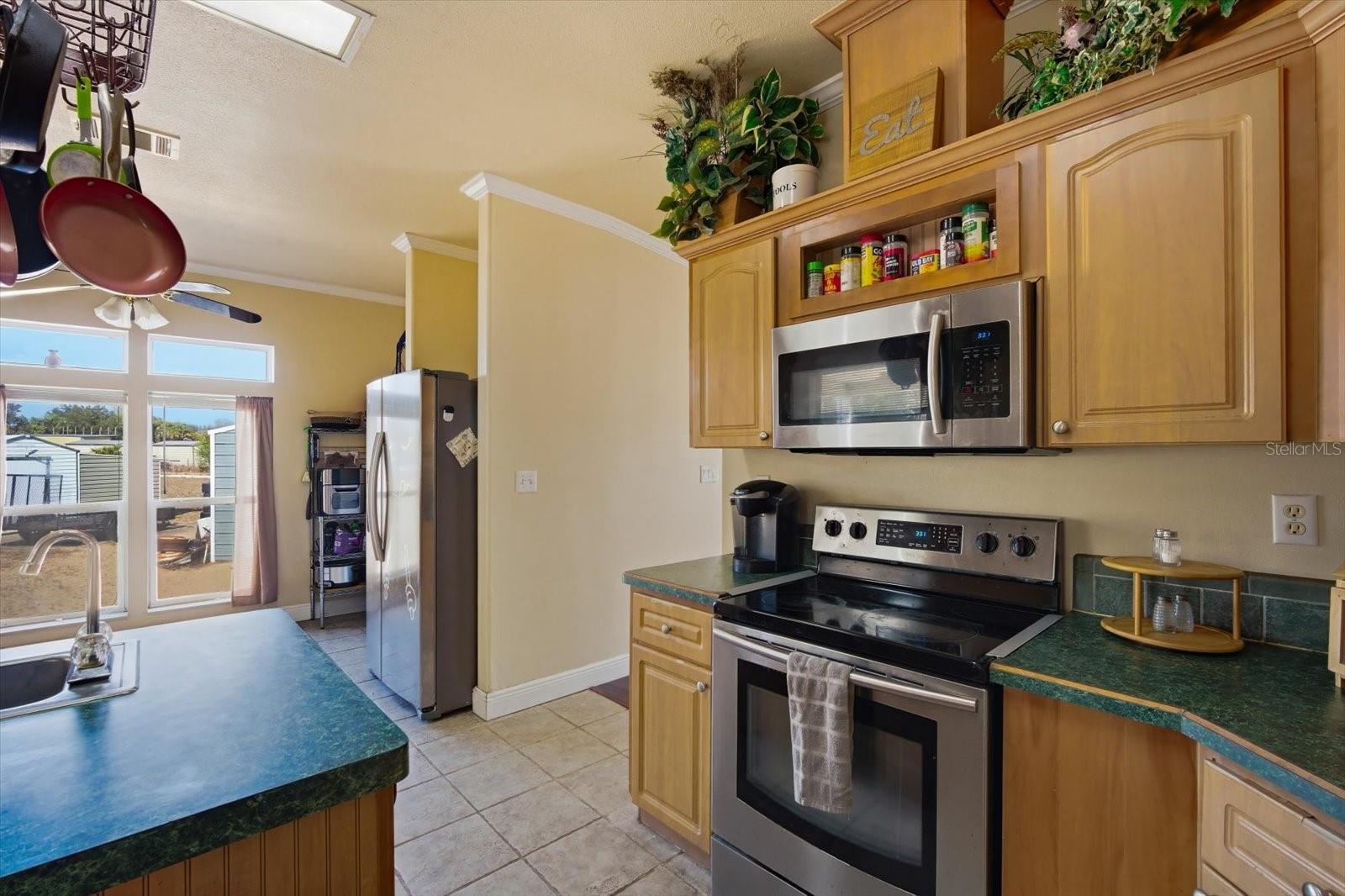 ROYAL HILLS - Residential