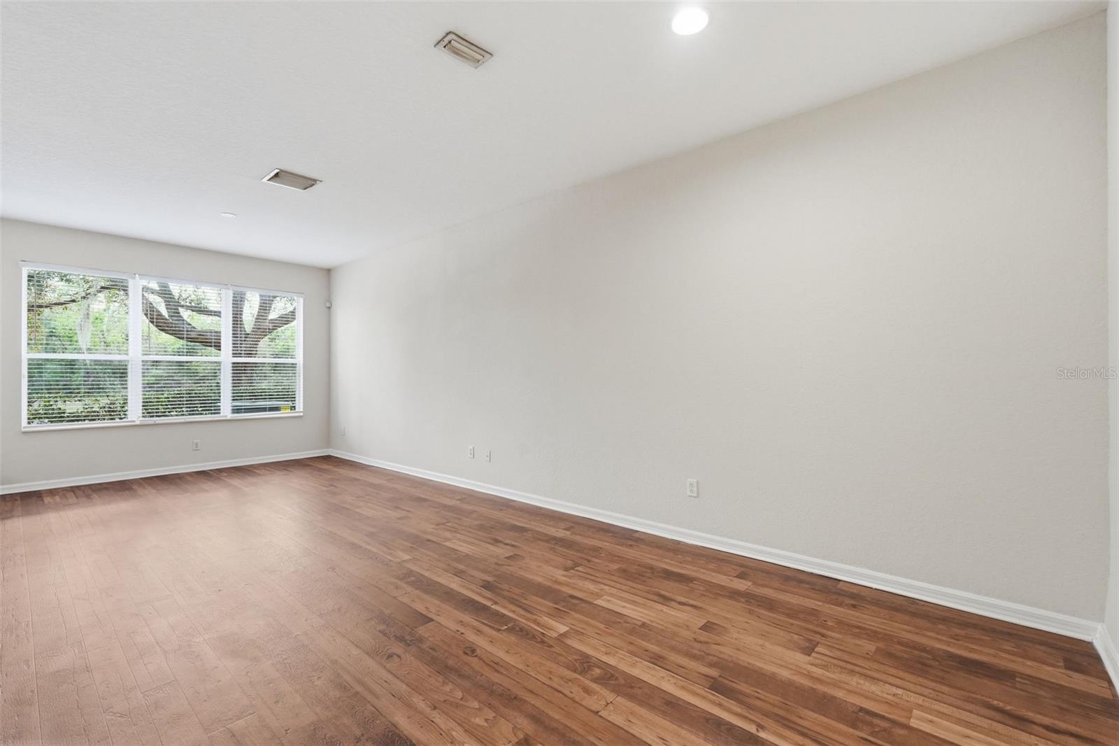 SEVEN OAKS - Residential