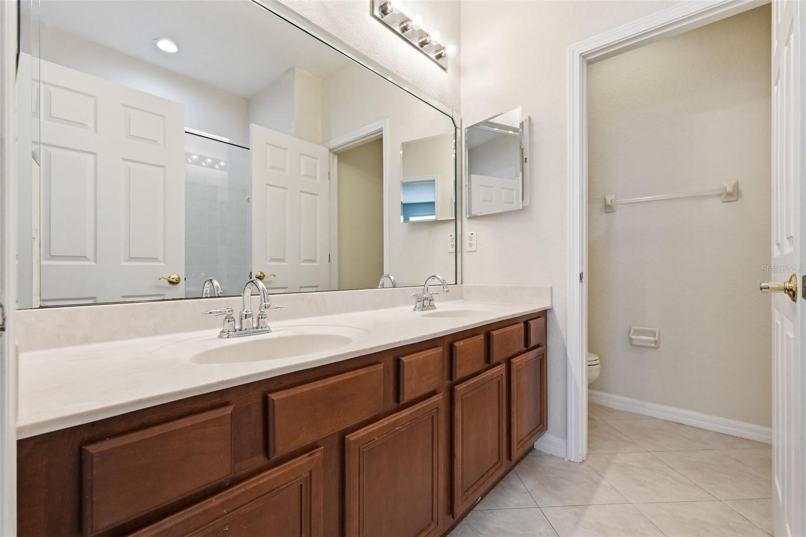 SEVEN OAKS - Residential