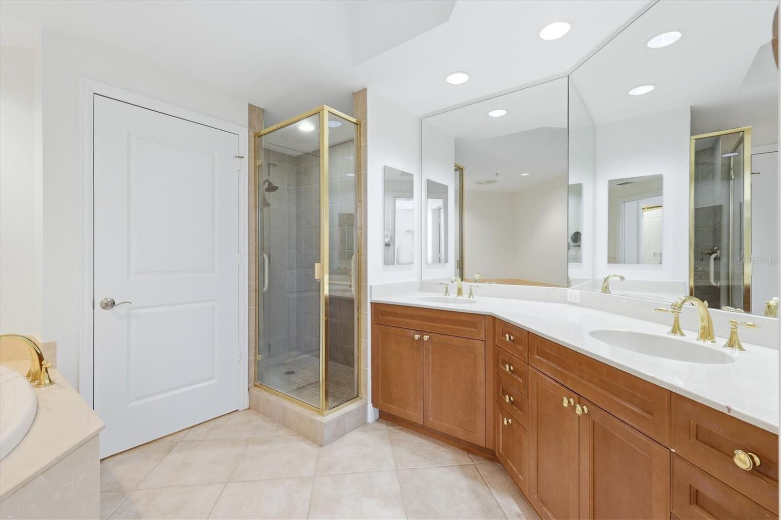 PLAZA @ FIVE POINTS - Residential