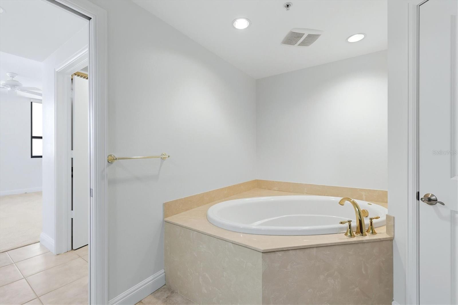 PLAZA @ FIVE POINTS - Residential