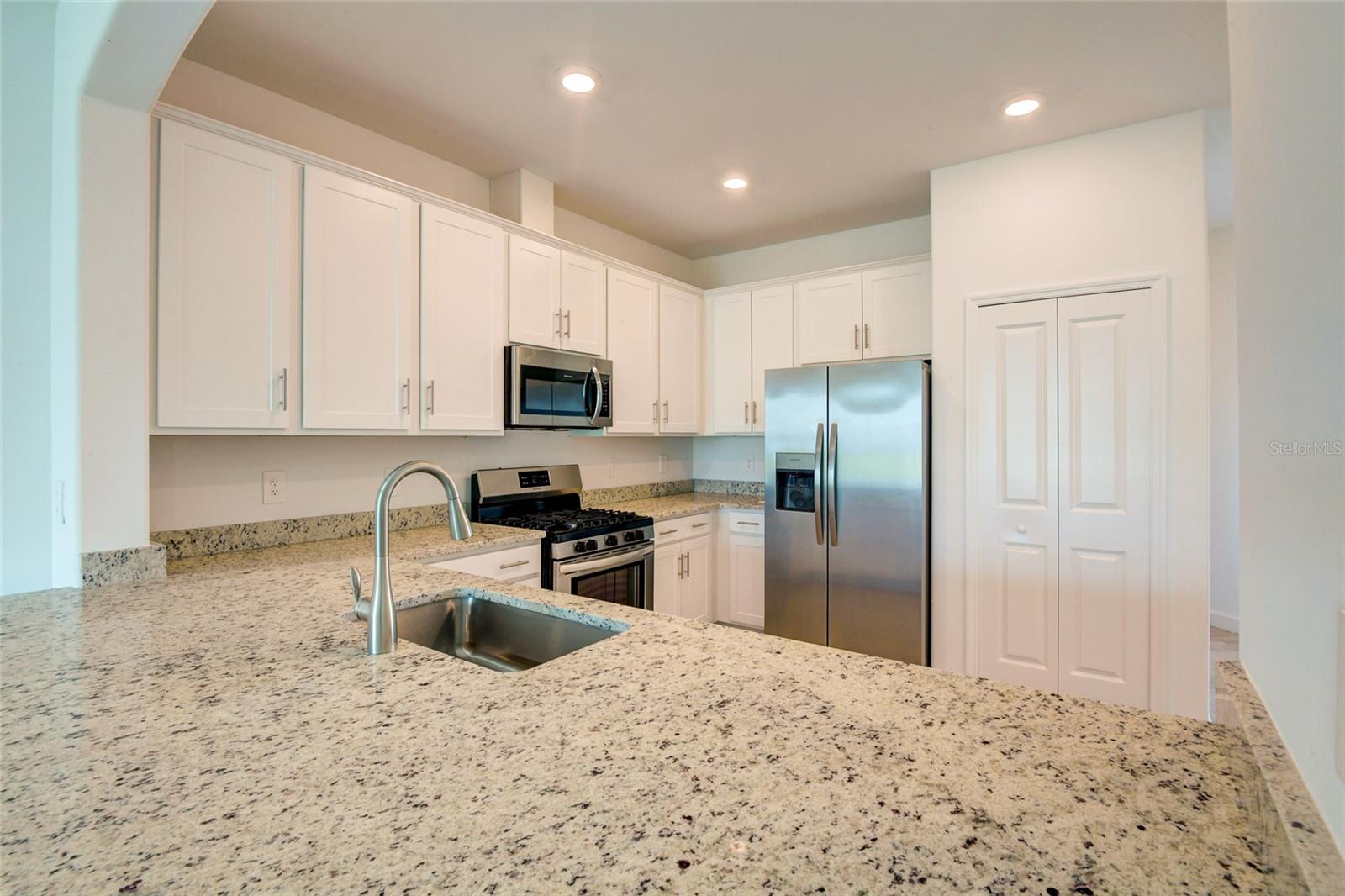 LORRAINE LAKES PH I - Residential Lease