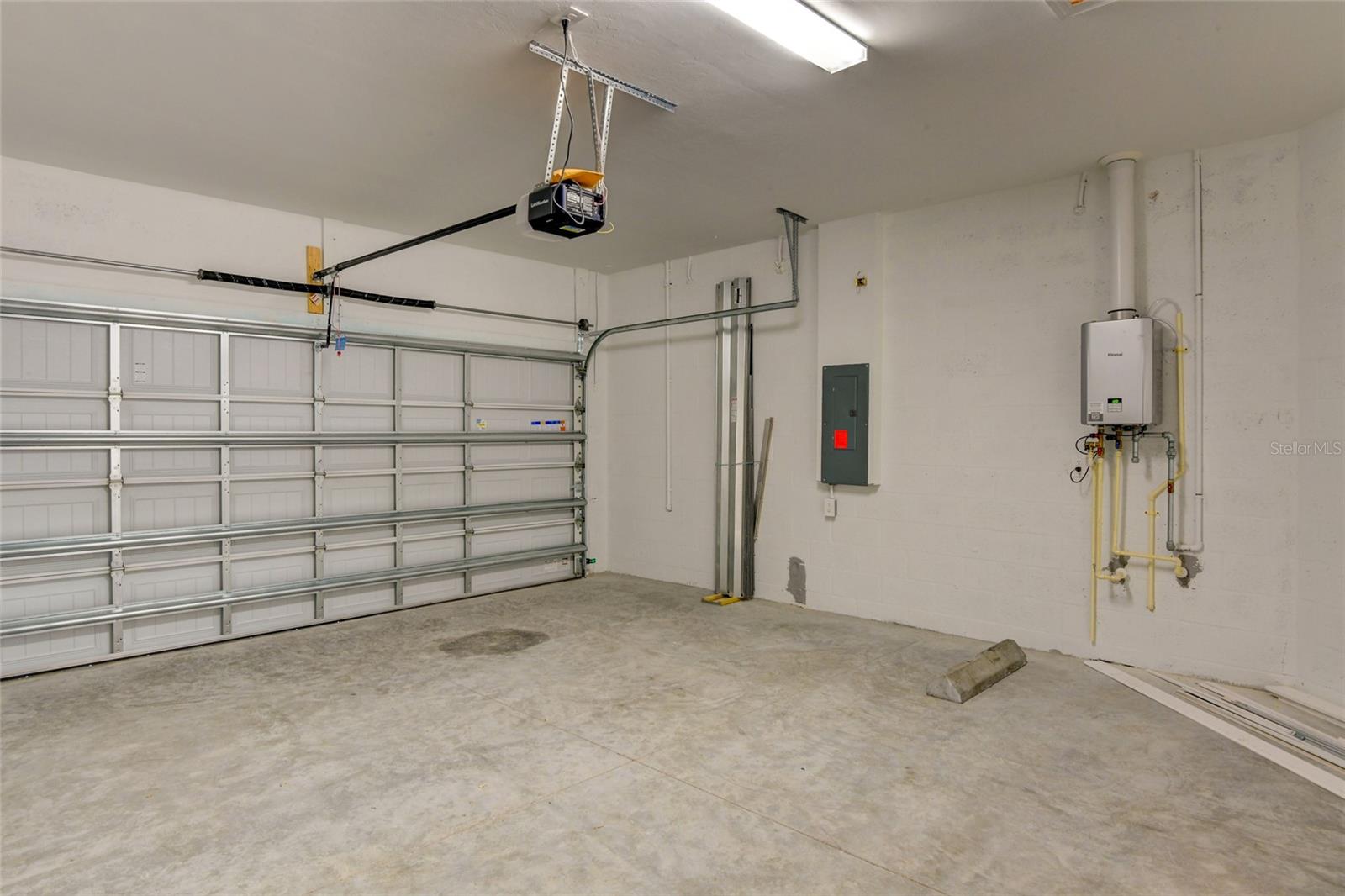 LORRAINE LAKES PH I - Residential Lease