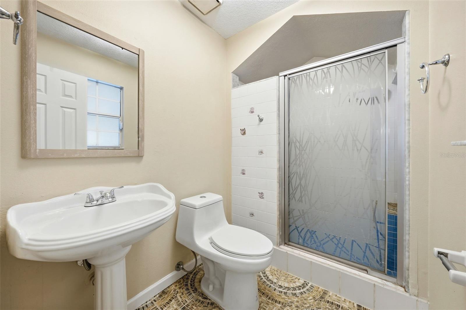 PINE HARBOUR SUB - Residential Lease