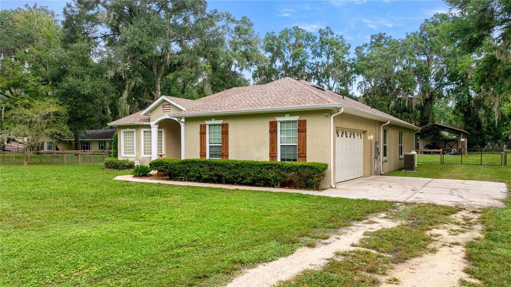 Photo of 4275 NE 138th Place, Anthony, FL 32617 (MLS # OM711060)