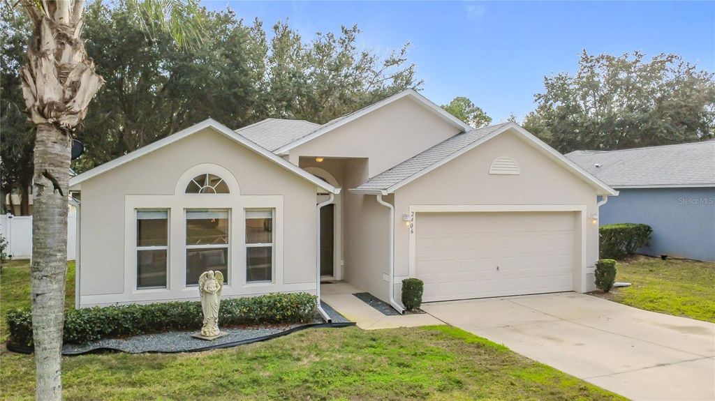 Photo of 2406 Tealwood Circle, Tavares, FL 32778 (MLS # G5106713)