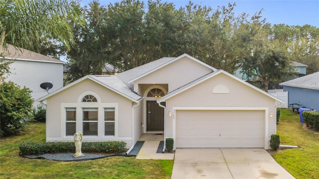 Photo of 2406 Tealwood Circle, Tavares, FL 32778 (MLS # G5106713)