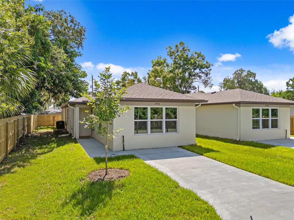 Photo of 3914 Walnut Avenue, Sarasota, FL 34234 (MLS # A4663502)