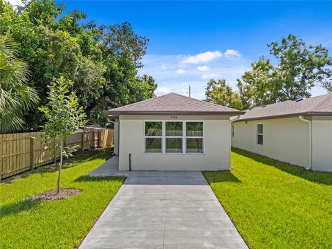 Photo of 3914 Walnut Avenue, Sarasota, FL 34234 (MLS # A4663502)