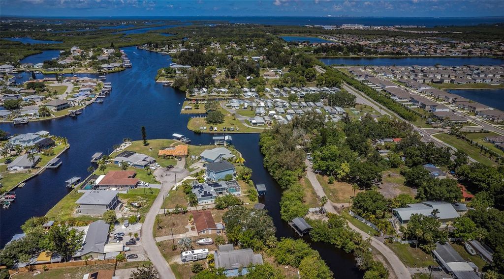 Photo of 817 2nd Avenue NW, Ruskin, FL 33570 (MLS # T3405097)