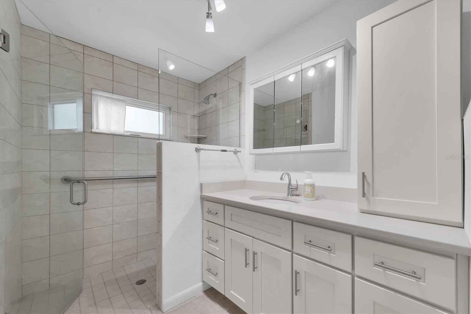 BAY PINES LAKES PH 1 - Residential