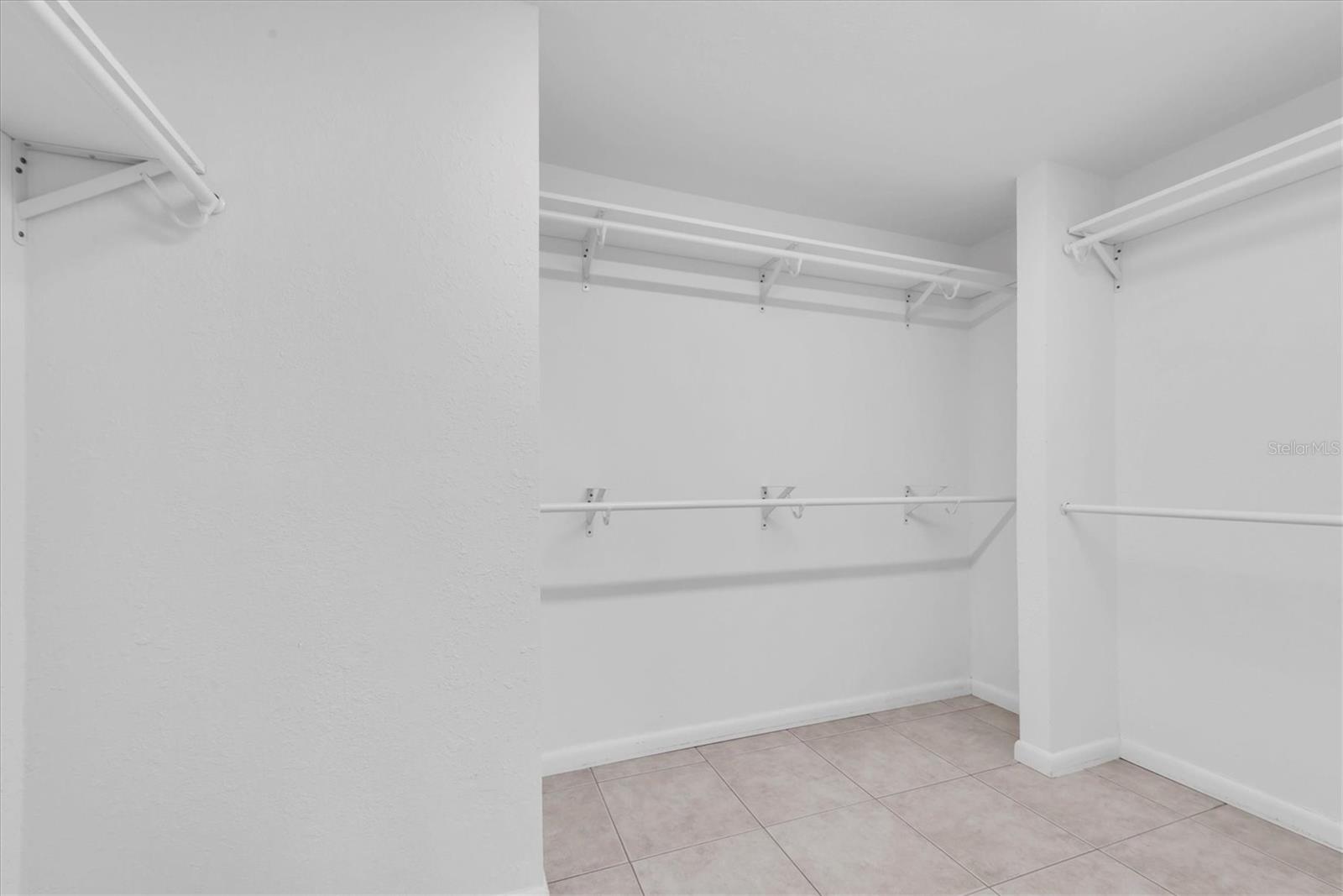 BAY PINES LAKES PH 1 - Residential