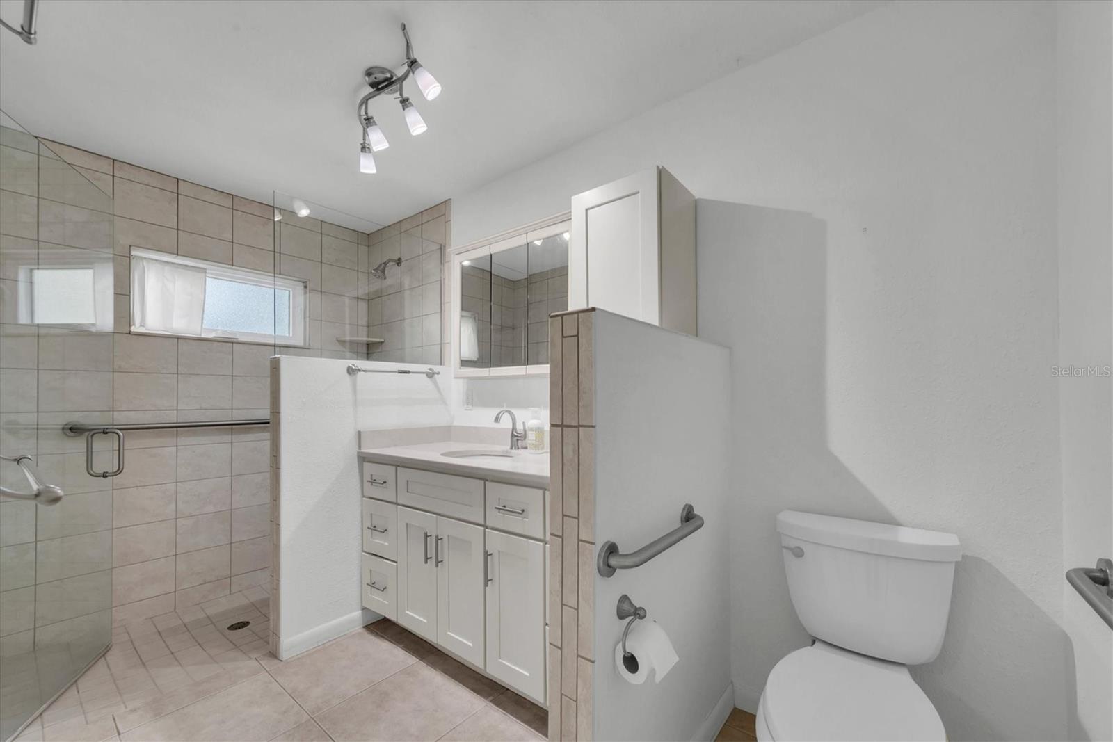 BAY PINES LAKES PH 1 - Residential