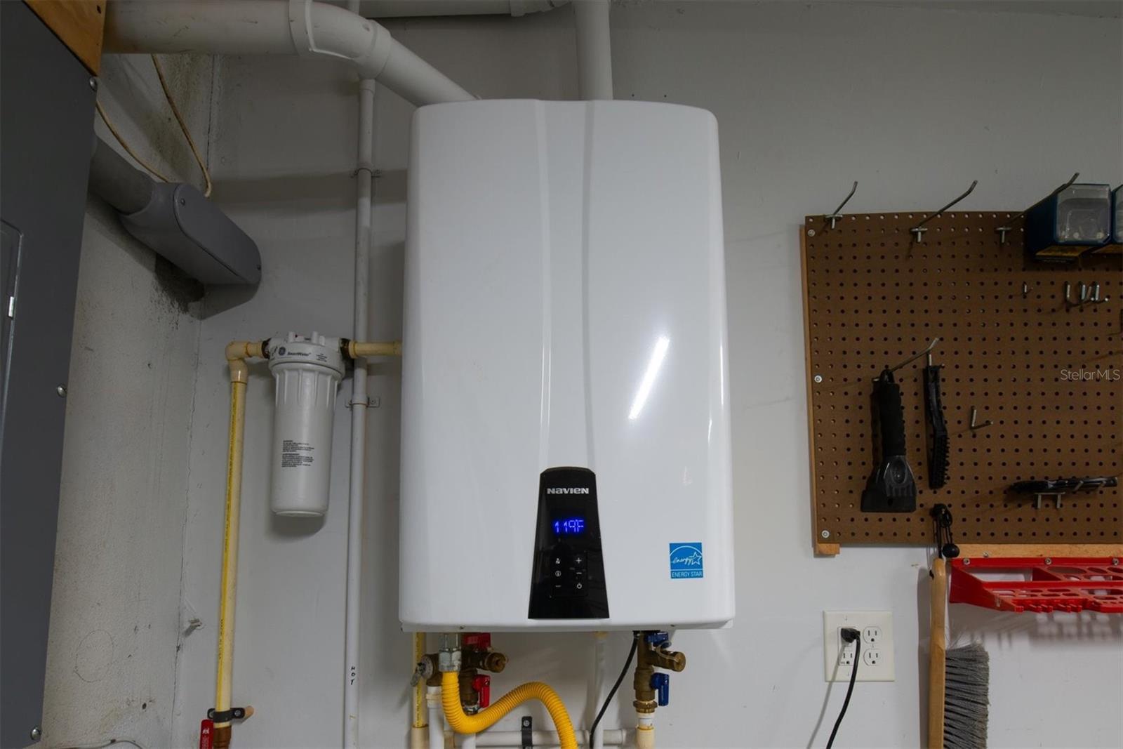 BAY PINES LAKES PH 1 - Residential