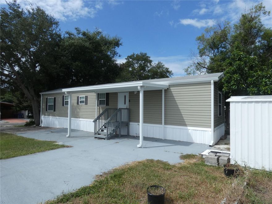 Welcome to Paradise! 2017 Manufactured home, light and bright, split plan, 2 bedrooms, 2 bath with inside laundry area. Clean and very maintained home, no lot rent or HOA dues. Plenty of room for parking your boat, toys and has RV electric hookup. Conveniently located close to parks, shopping, Restaurants and so much more. Affordable living at its Best.