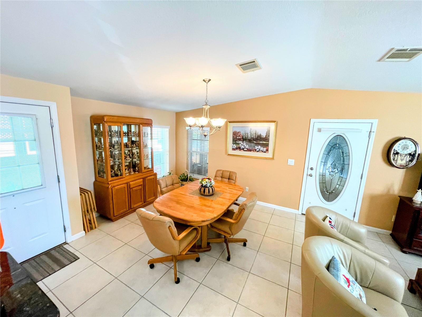 COUNTRY CLUB ESTATES - Residential