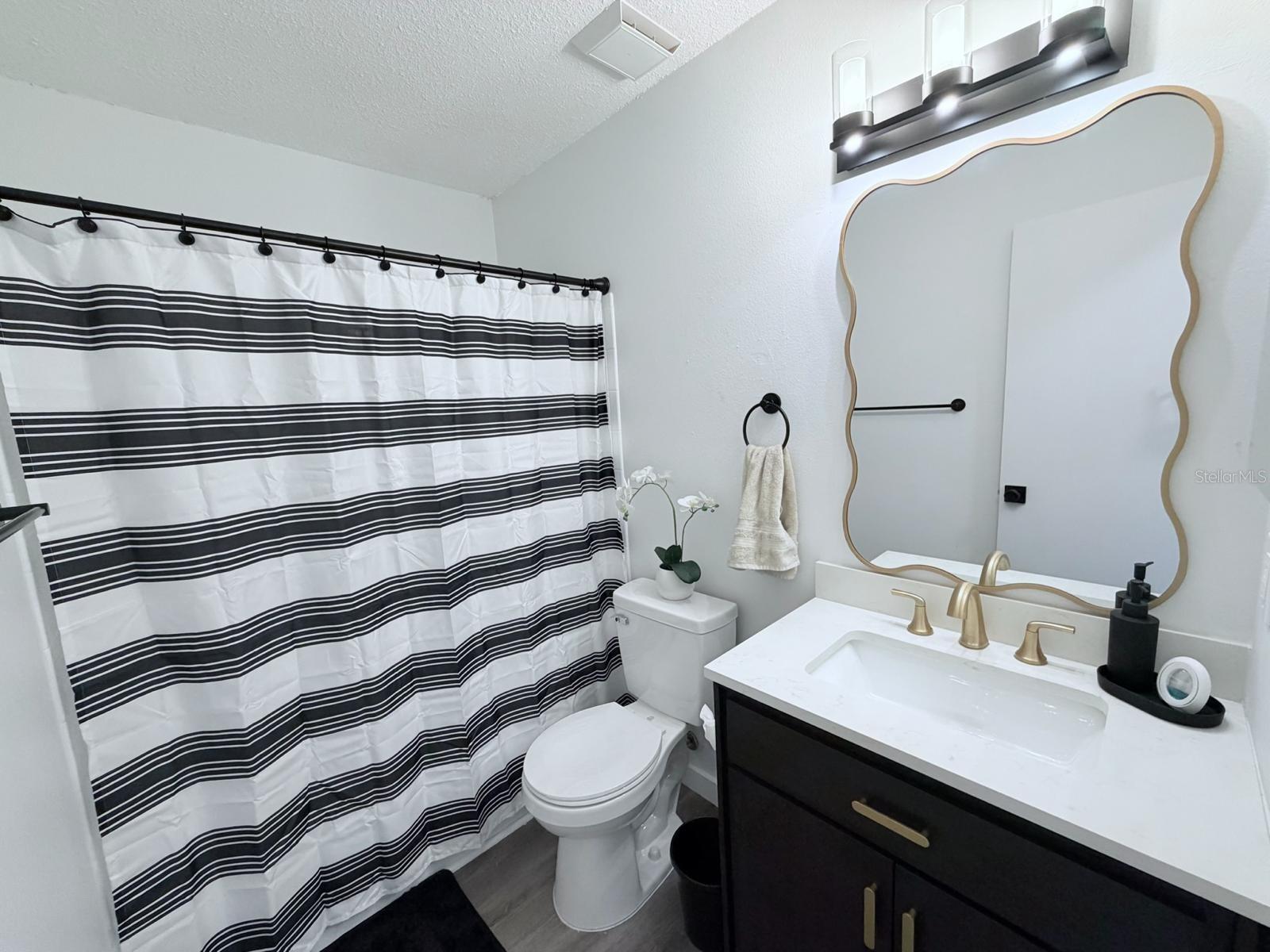 COUNTRY RUN UNIT II - Residential