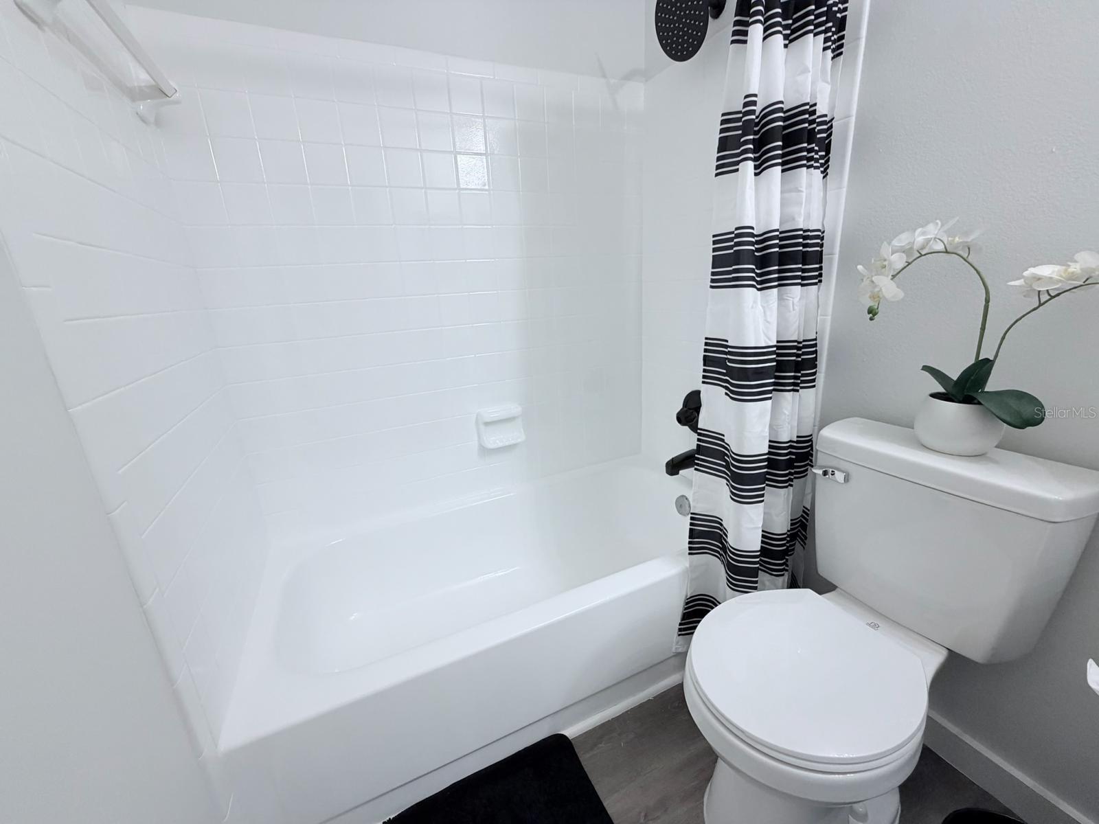 COUNTRY RUN UNIT II - Residential