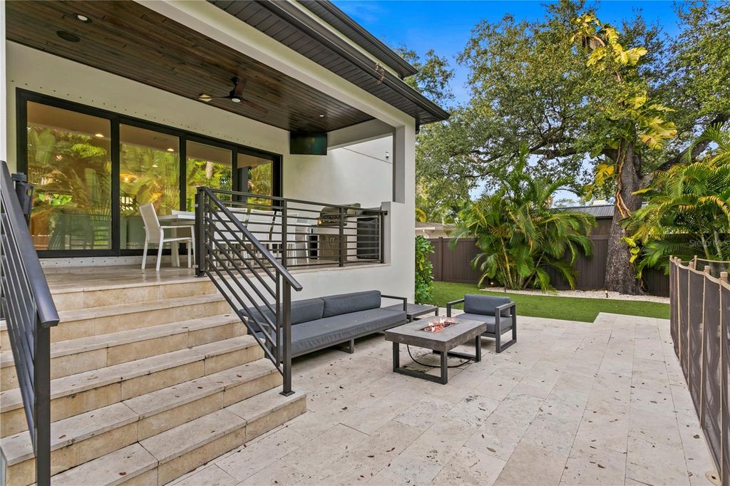 Photo of 503 W Davis Boulevard, Tampa, FL 33606 (MLS # TB8398326)