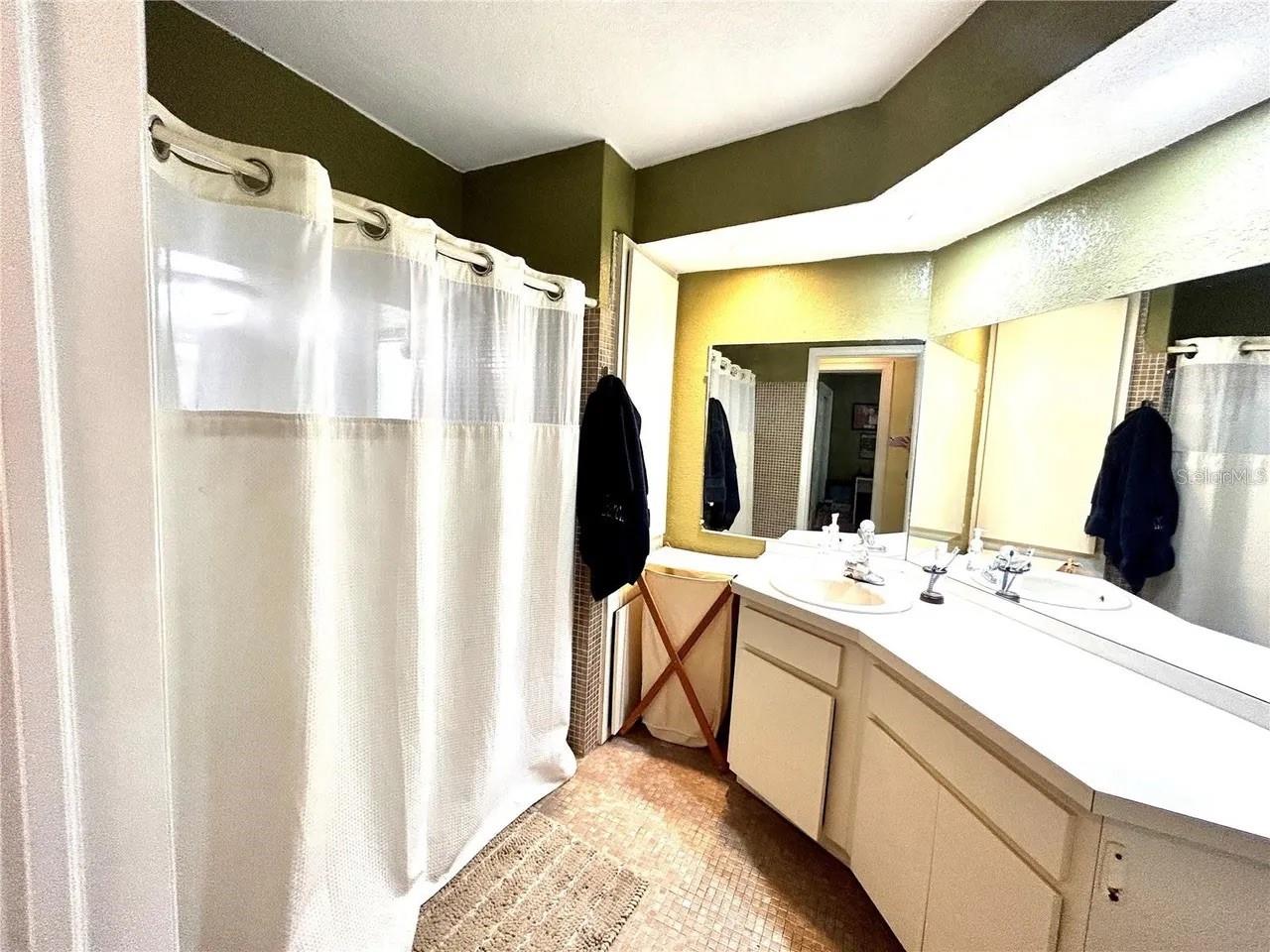 TAMPAS NORTH SIDE CNTRY CL - Residential