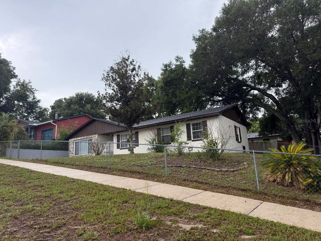 Photo of 290 Hillside Drive, Clermont, FL 34711 (MLS # O6431017)