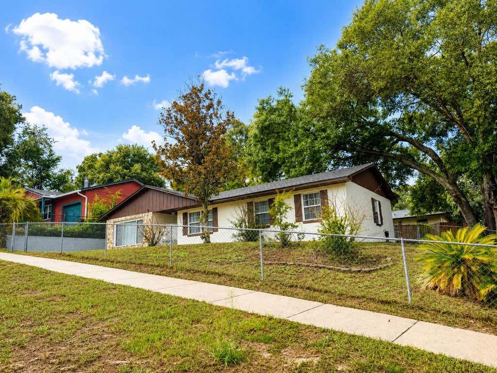 Photo of 290 Hillside Drive, Clermont, FL 34711 (MLS # O6431017)
