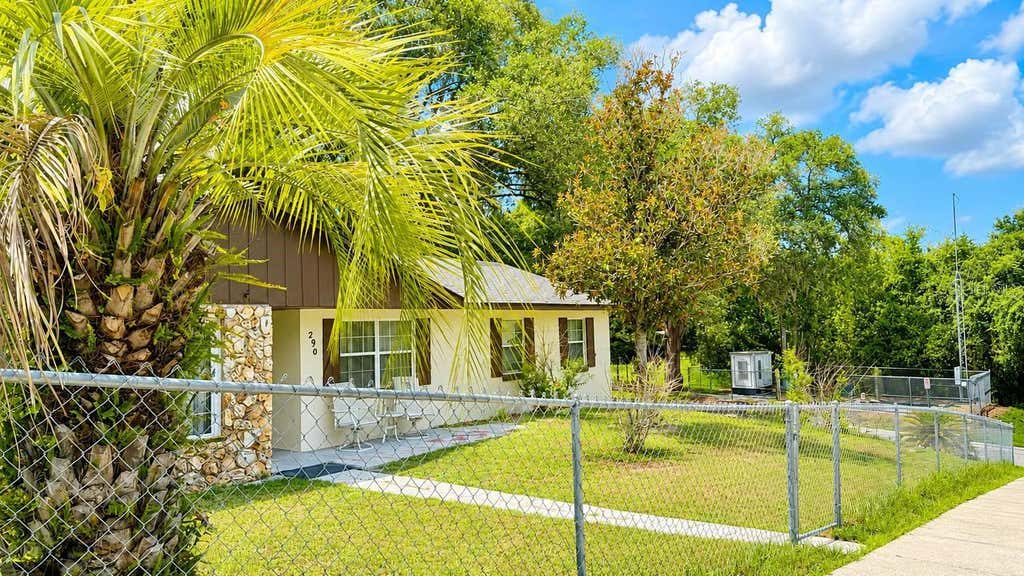 Photo of 290 Hillside Drive, Clermont, FL 34711 (MLS # O6431017)